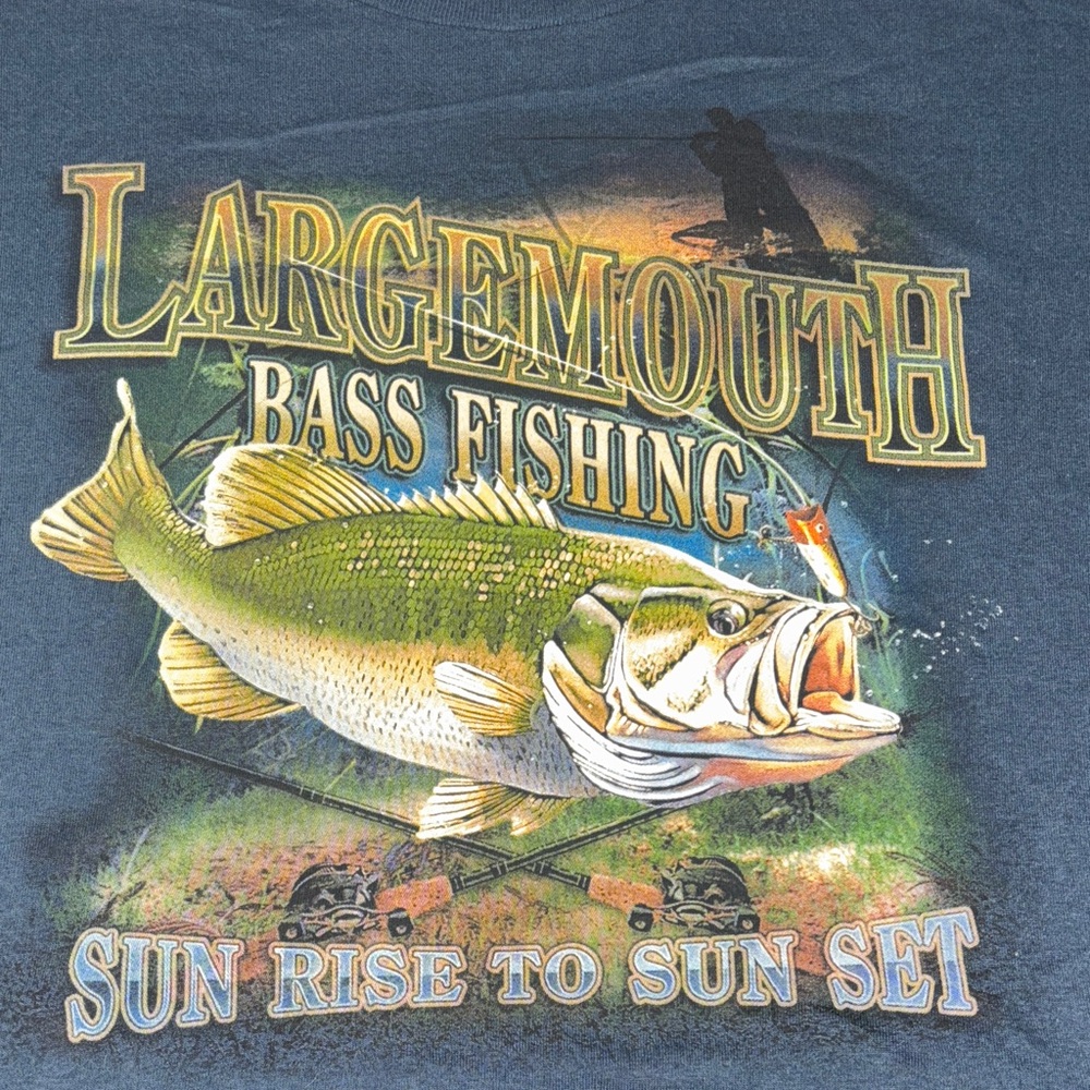 Largemouth Bass Fishing Graphic T-Shirt Newport blue men's size XL‎ - Picture 2 of 4